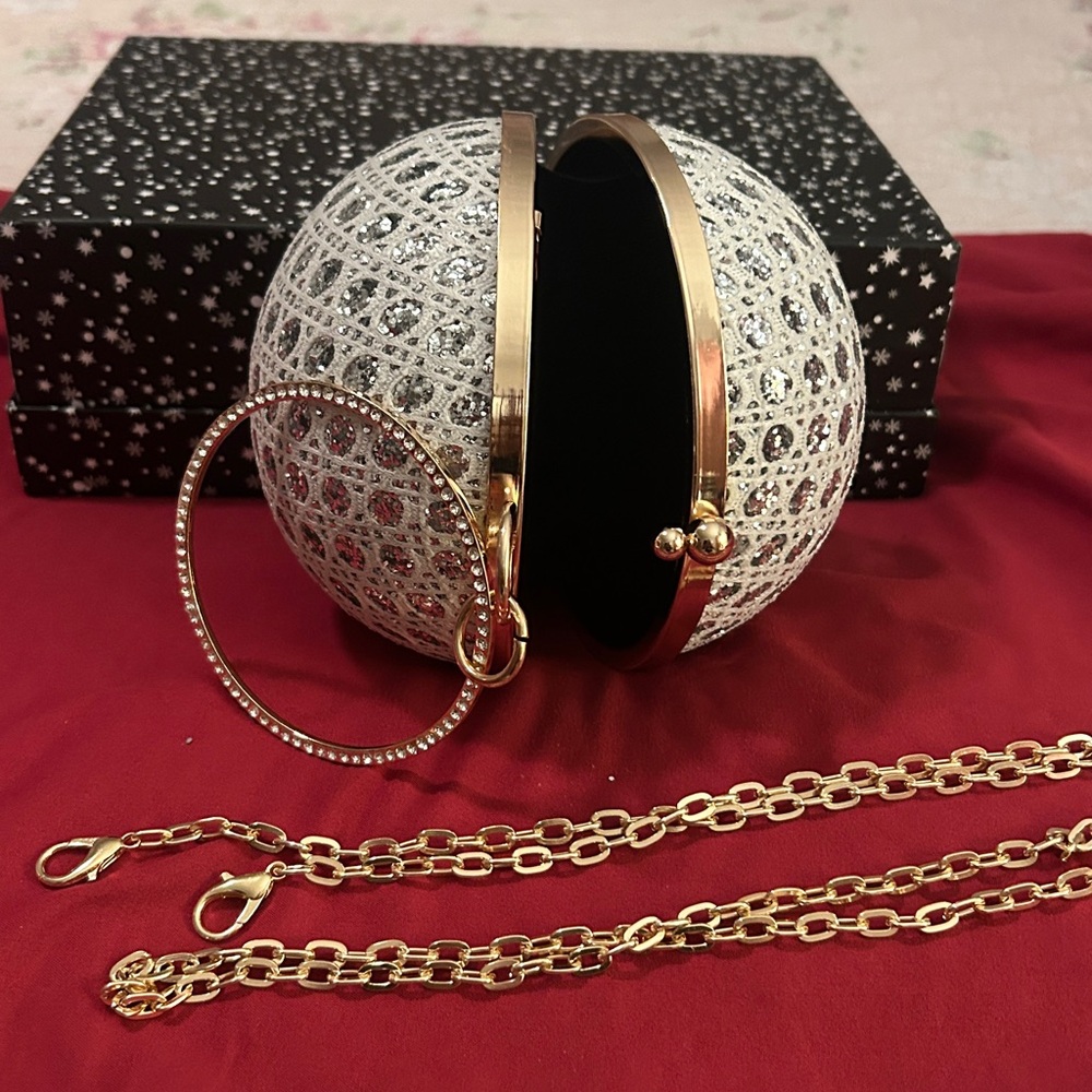 Elegant White and Gold Clutch